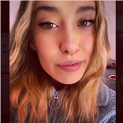 Laureata magistrale in biologia molecolare applicata impartisce lezioni di biologia e chimica